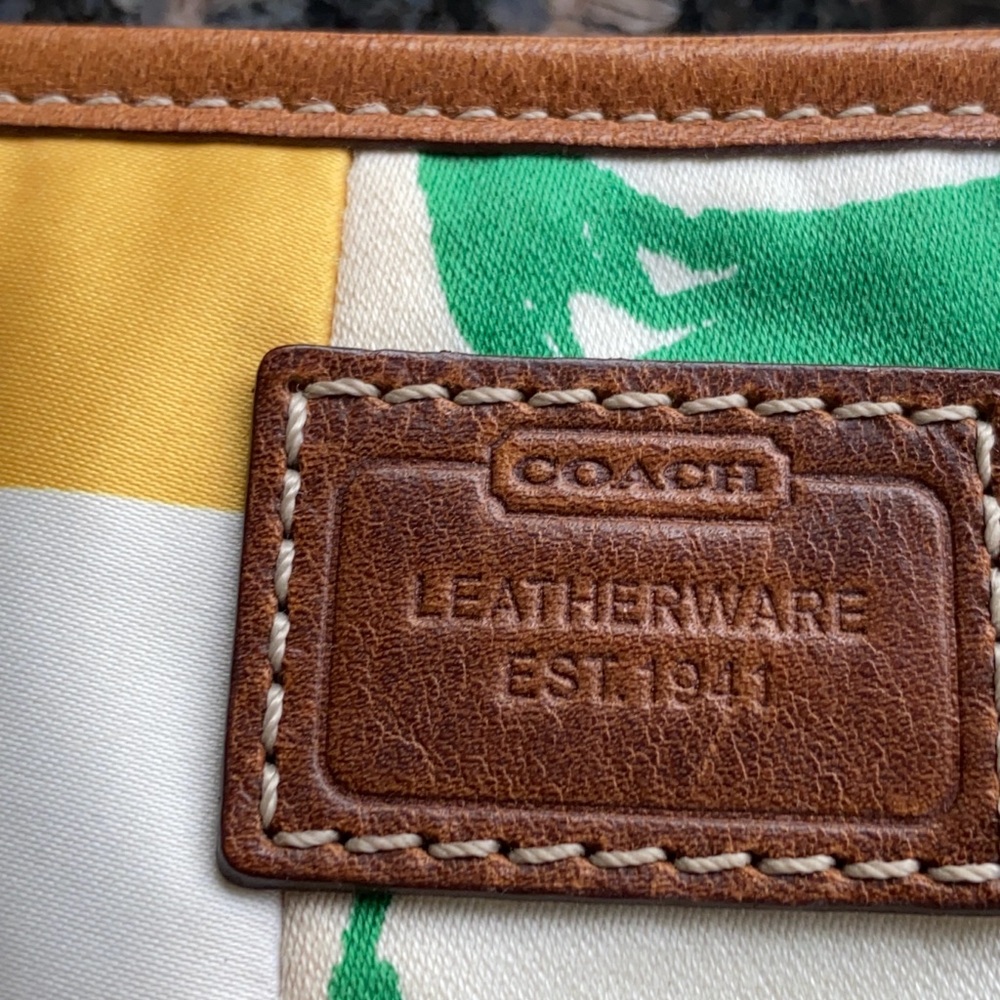 Coach purse very nice and very good condition. - Picture 3 of 6